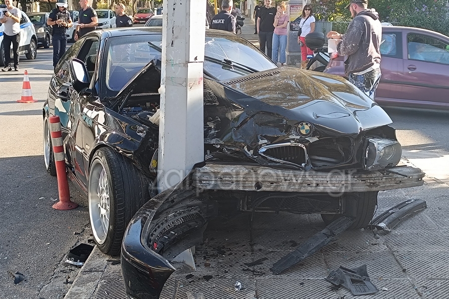 Χανιά: Σφοδρή σύγκρουση δύο ΙΧ στο κέντρο της πόλης – Ένας τραυματίας