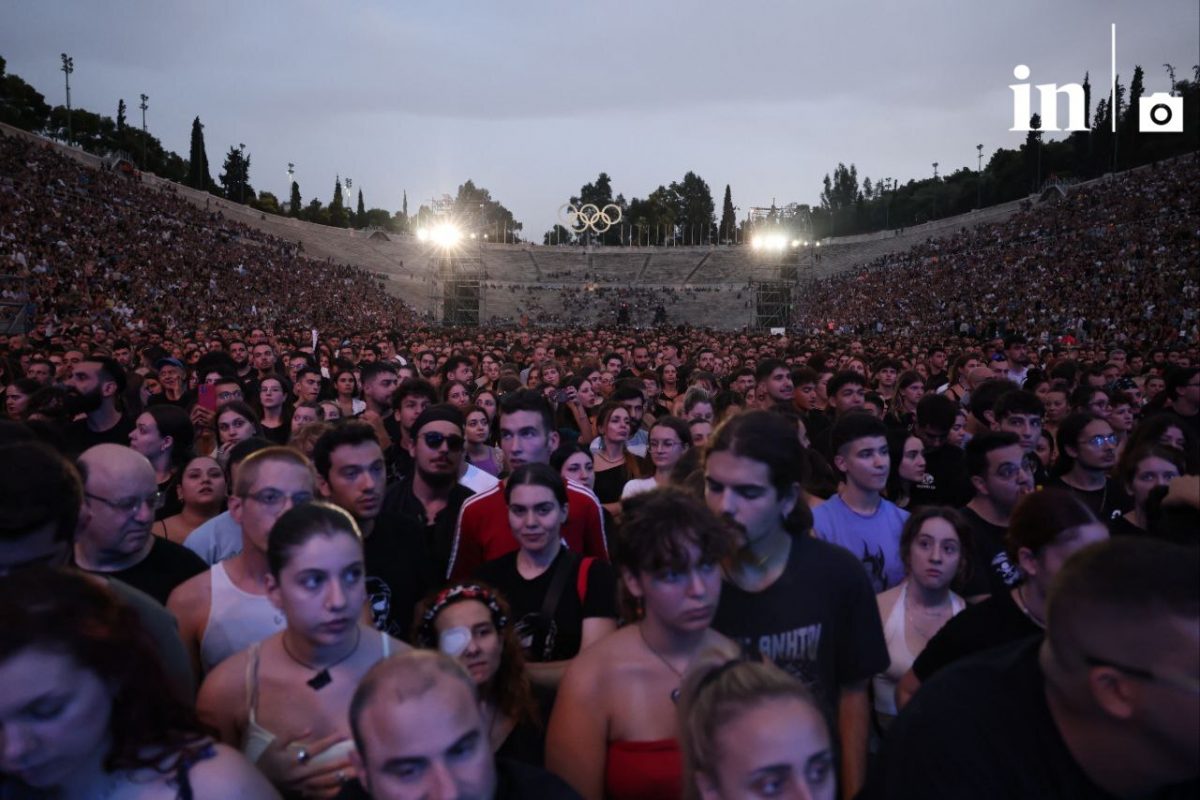 Συναυλία μνήμης στα Τέμπη: Ο Θανάσης Παπακωνσταντίνου ενώνει χιλιάδες θεατές για δικαιοσύνη