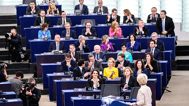 Φον ντερ Λάιεν: Ο Απόστολος Τζιτζικώστας αναλαμβάνει κρίσιμες θέσεις στις μεταφορές και τον τουρισμό