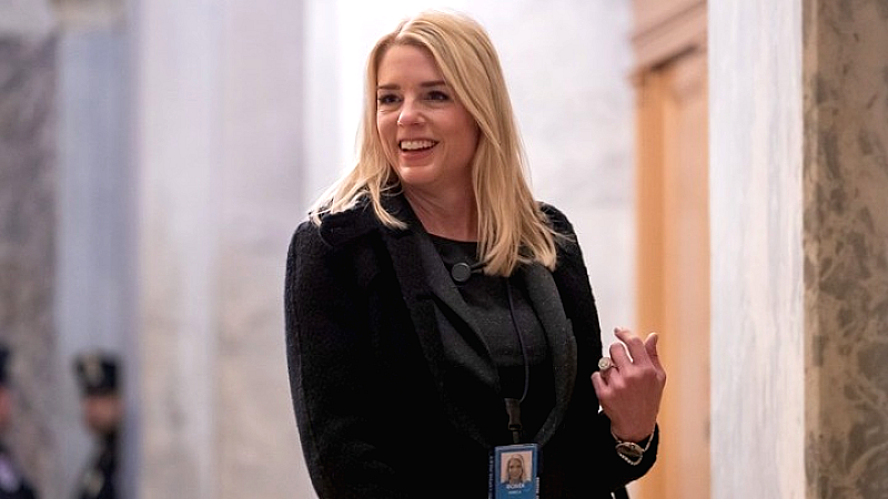 Η Παμ Μπόντι διορίζεται υπουργός Δικαιοσύνης από τον Ντόναλντ Τραμπ