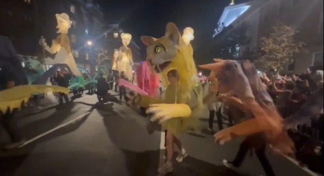 Halloween: Γάτες και πολιτική ανατρεπτική παρέλαση στη Νέα Υόρκη
