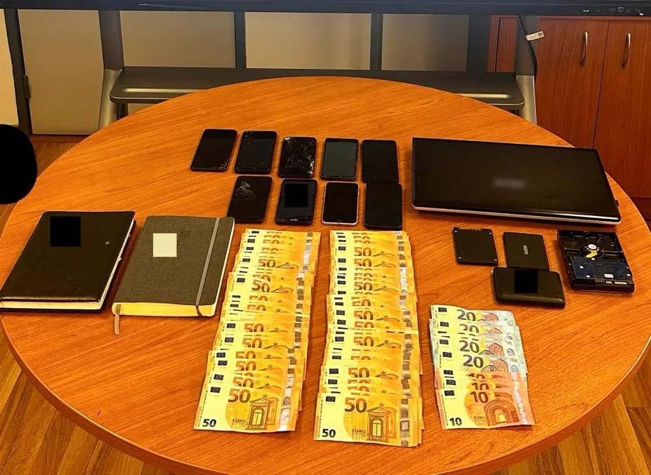 Τρεις συλλήψεις στην Ελλάδα από την Europol για διακίνηση λαθραίων τσιγάρων