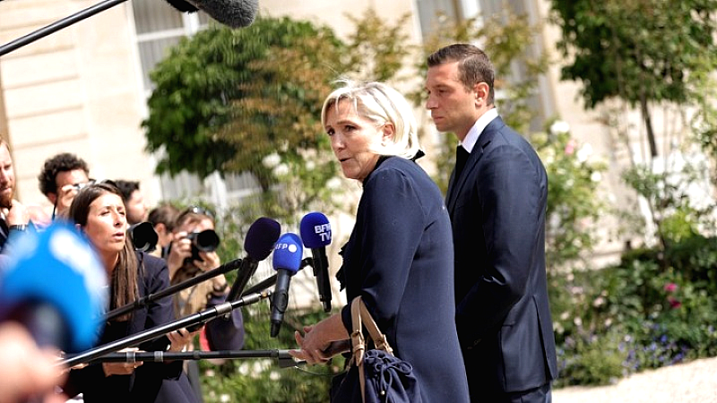 Απειλή μομφής κατά της κυβέρνησης από τον Εθνικό Συναγερμό στη Γαλλία