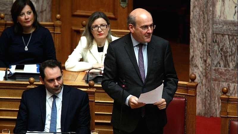 Προϋπολογισμός 2025: Ο Κ. Χατζηδάκης υπερασπίζεται τη φορολογική πολιτική κατά της αντιπολίτευσης