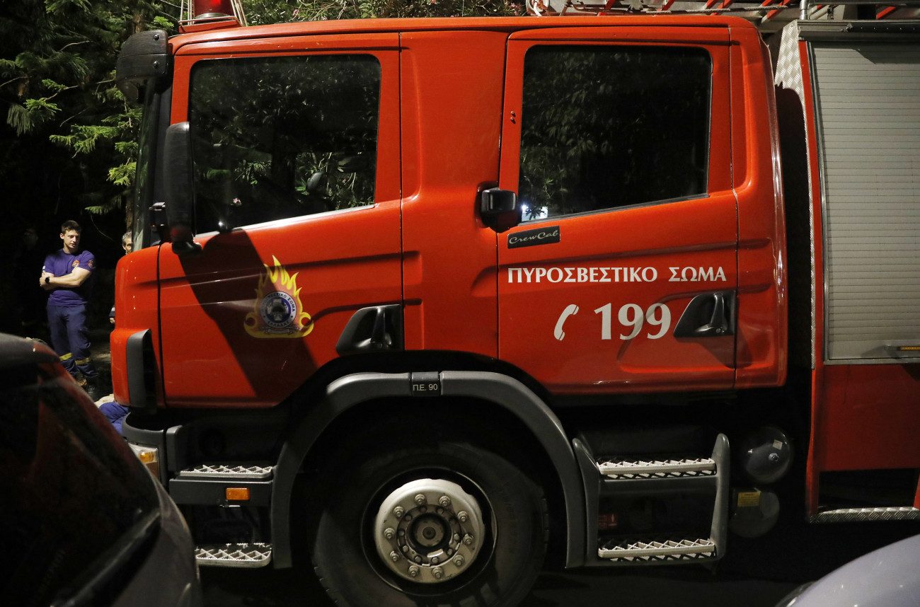 Χωρίς τις αισθήσεις του εντοπίστηκε άνδρας μετά από φωτιά σε κατοικία στα Μέγαρα