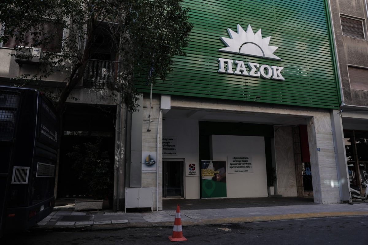 ΠΑΣΟΚ: Τροπολογίες για φορολόγηση τραπεζών και αναστολή golden visa