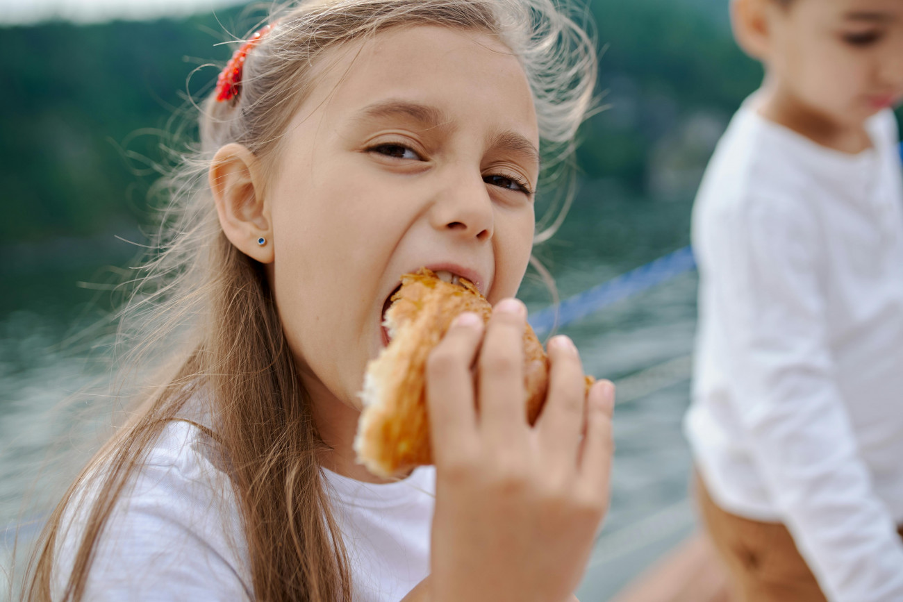 Περιορισμός διαφημίσεων junk food στη Βρετανία για την καταπολέμηση της παιδικής παχυσαρκίας