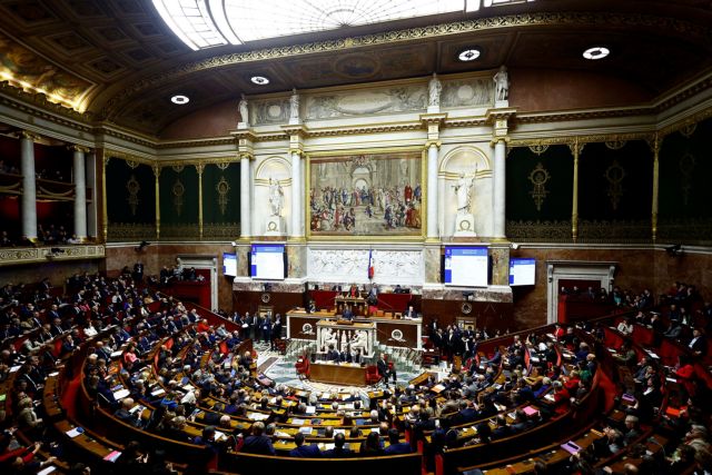 Γαλλία: Ώρα για απόφαση στην Εθνοσυνέλευση για την πρόταση μομφής κατά του Μπαρνιέ