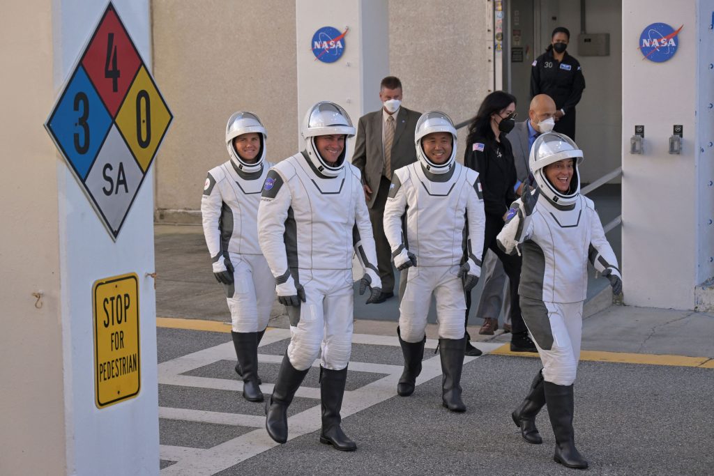 NASA: Οι λόγοι πίσω από την αναβολή της πρώτης προσελήνωσης εδώ και 50 χρόνια