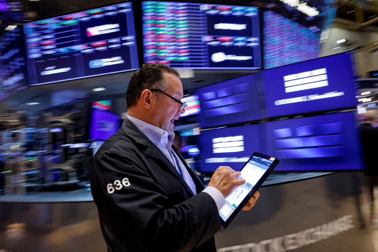 Wall Street: Ο Τραμπ σηματοδότησε την έναρξη αλλά οι αγορές έκλεισαν με απώλειες