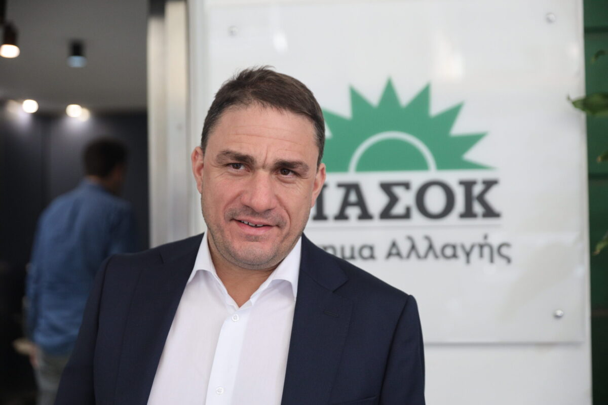 Τσουκαλάς: Η κυβέρνηση αυξάνει τις εισφορές και τους φόρους, ρίχνει ψευδή στοιχεία για εντυπώσεις