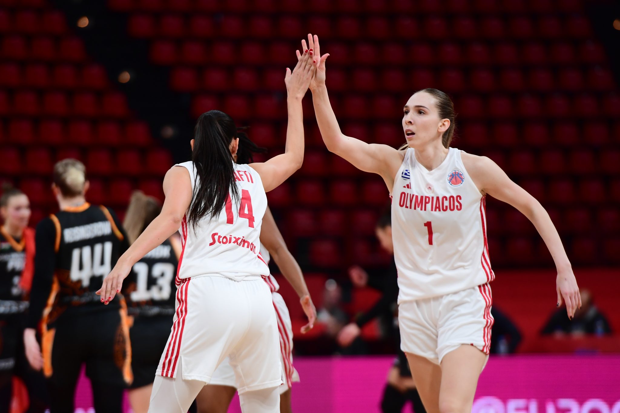 Ολυμπιακός Πεκς 93-75: Με ψηλά το κεφάλι ολοκλήρωσαν την Ευρωπαϊκή τους πορεία οι Ερυθρόλευκες