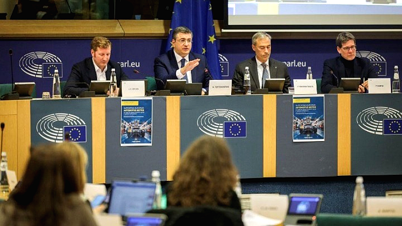 Απόστολος Τζιτζικώστας: Προτεραιότητα της ΕΕ η ενίσχυση της ανταγωνιστικότητας και η πράσινη μετάβαση στην αυτοκινητοβιομηχανία