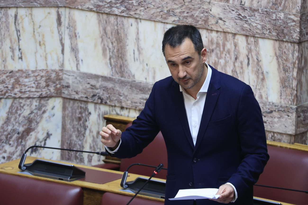 Χαρίτσης: Η Ελλάδα απαιτεί δημόσιο σιδηροδρομικό φορέα, ενώ η κυβέρνηση αντιμετωπίζει την κρίση στα Τέμπη