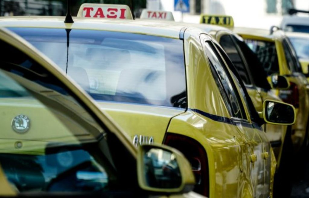 Ταξί: Απεργιακή κινητοποίηση στις 28 Φεβρουαρίου για τη μνήμη των θυμάτων στα Τέμπη