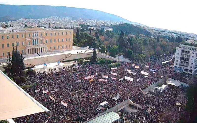 Τέμπη: Κλιμάκωση της πολιτικής αντιπαράθεσης και συμμετοχή των πολιτών στις κινητοποιήσεις