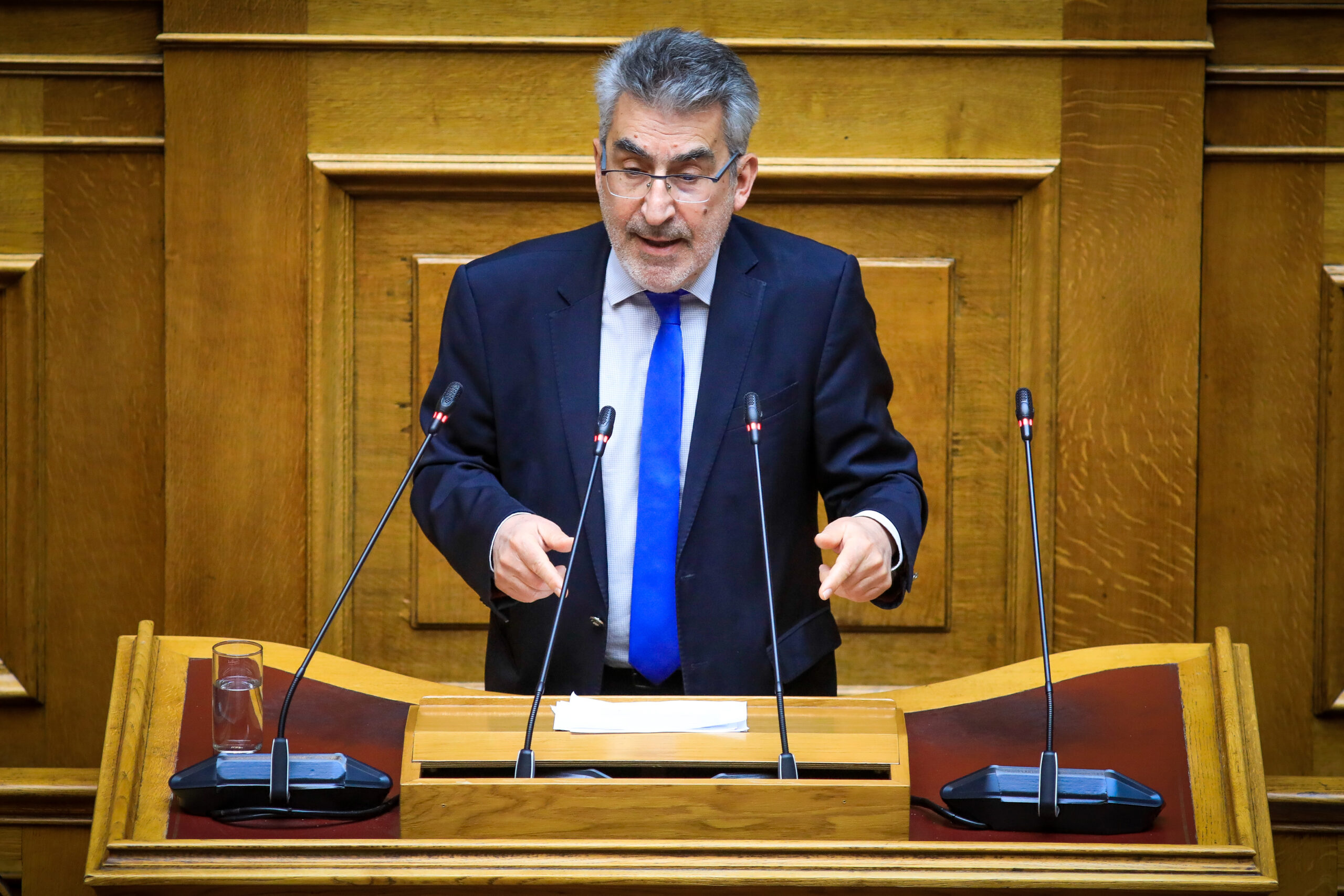 Θεόφιλος Ξανθόπουλος στην POLITIC: «Κανένας μόνος του δεν μπορεί»