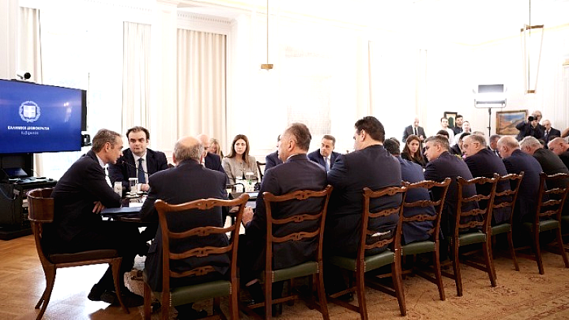 Αύξηση κατώτατου μισθού και αξιολόγηση στο Δημόσιο από τους πολίτες