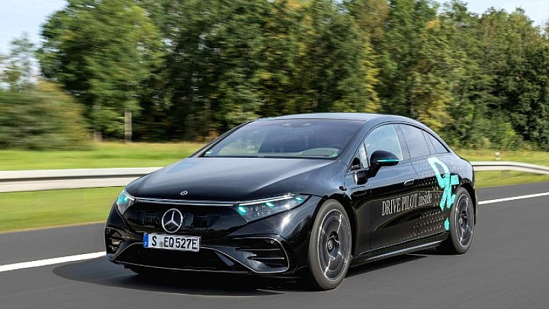 Η Mercedes έλαβε έγκριση για τη δοκιμή ειδικών φώτων σήμανσης αυτόνομης οδήγησης στη Γερμανία
