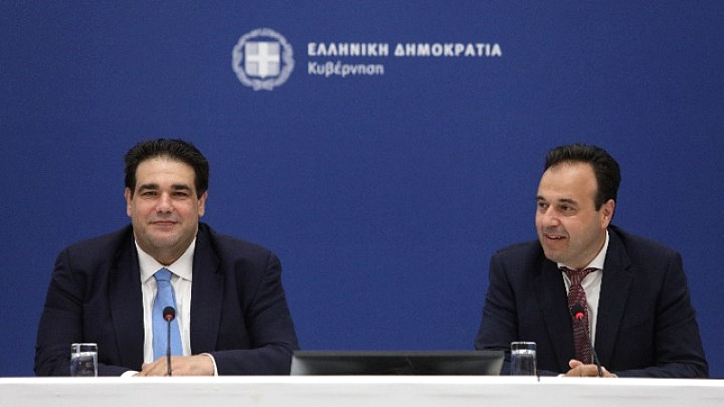 Συνεργασία υπουργείων για την κατάργηση «δημοφιλών» πιστοποιητικών και τη βελτίωση της δημόσιας εξυπηρέτησης
