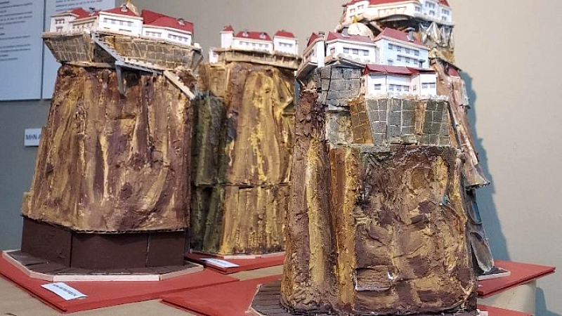 Λάρισα: Εγκαινιάστηκε η πρωτοποριακή έκθεση για το Άγιον Όρος και τα Μετέωρα