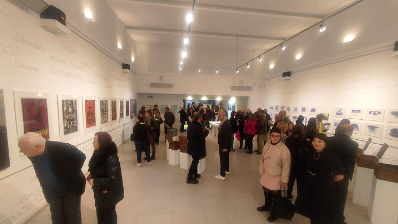Η τέχνη ως φάρος μνήμης για το Ολοκαύτωμα στην έκθεση του Ξ. Σαχίνη