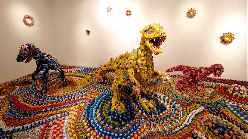 Ανακαλύπτοντας τον κόσμο του «Plastic Dinoland»: Έκθεση του Fuji Hiroshi στο Βιετνάμ