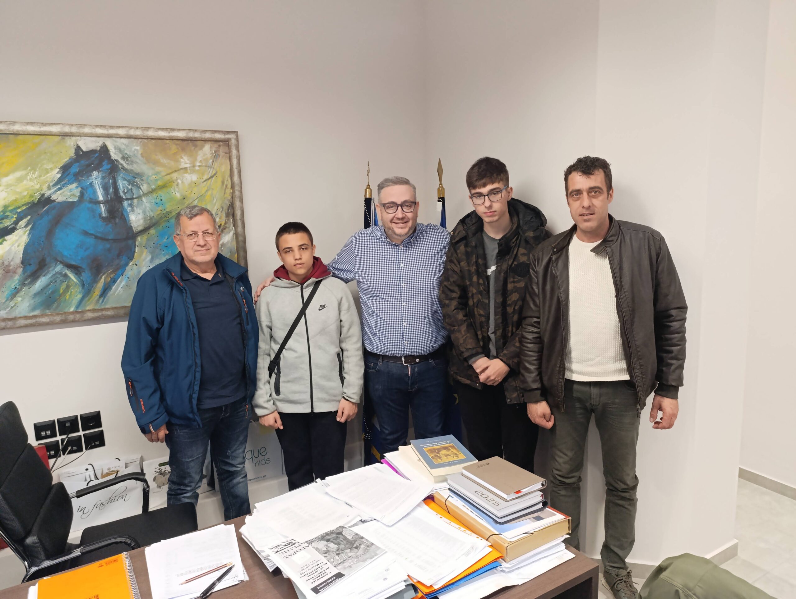 Ο Π. Τσακίρης συναντήθηκε με μαθητές που προκρίθηκαν στον 1ο Μεσογειακό Διαγωνισμό Ρομποτικής #STEM