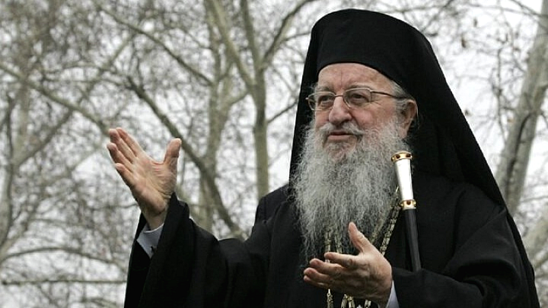 Η ταφή των Μητροπολιτών στον περιβάλλοντα χώρο του Μητροπολιτικού Ναού