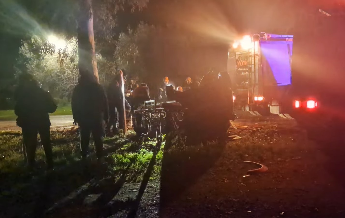 Θρήνος στη Σπάρτη για τον θάνατο των τριών φοιτητών – «Είδαμε μία ρόδα να πετάγεται», είπαν οι φίλες τους
