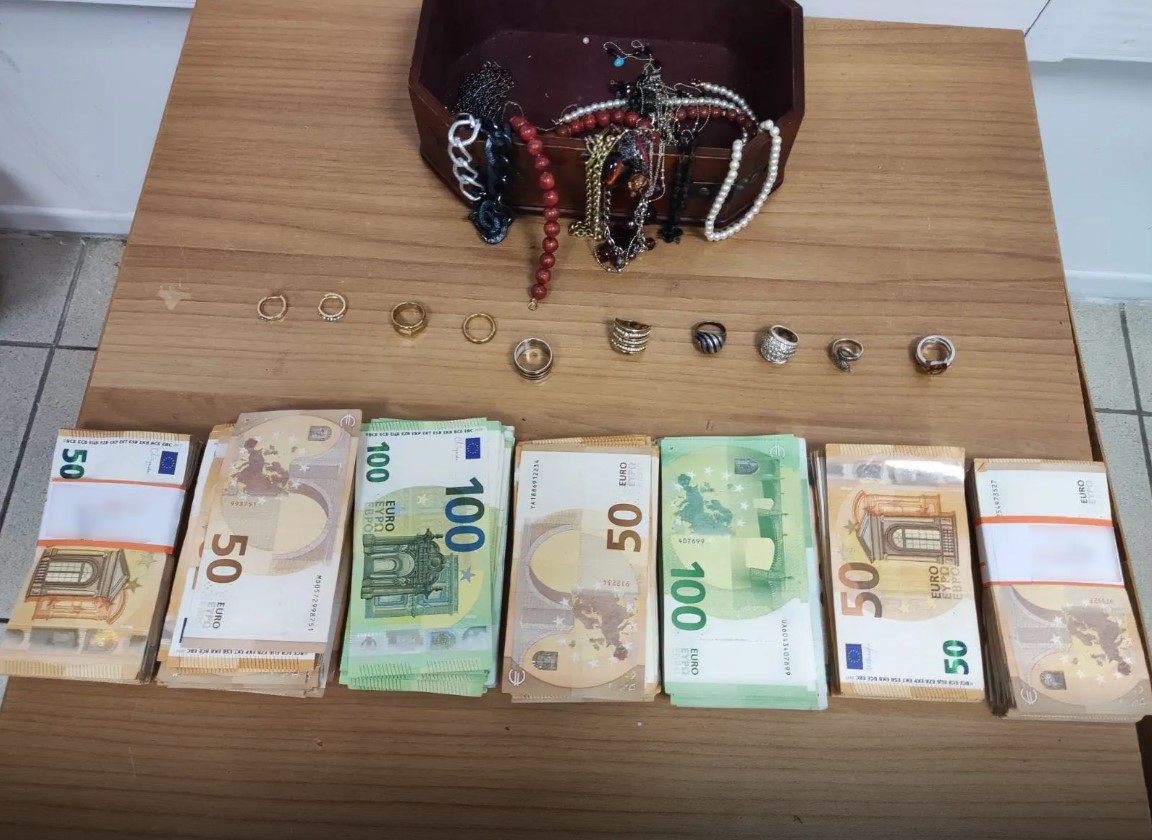 Πιερία: Οικιακή βοηθός έκλεβε ηλικιωμένη για μήνες – Ληστεία άνω των 150.000 ευρώ