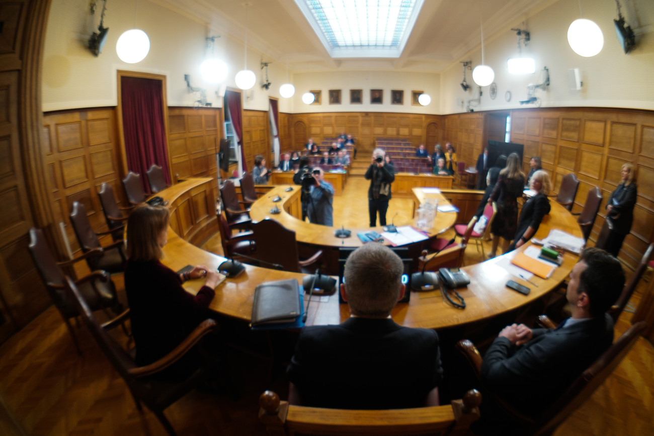 Κατηγορίες της αντιπολίτευσης για πολιτικό ελιγμό και νέα συγκάλυψη στην υπόθεση Τριαντόπουλου