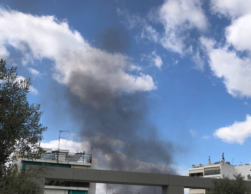 Φωτιά ξέσπασε σε αποθήκη στον Ταύρο