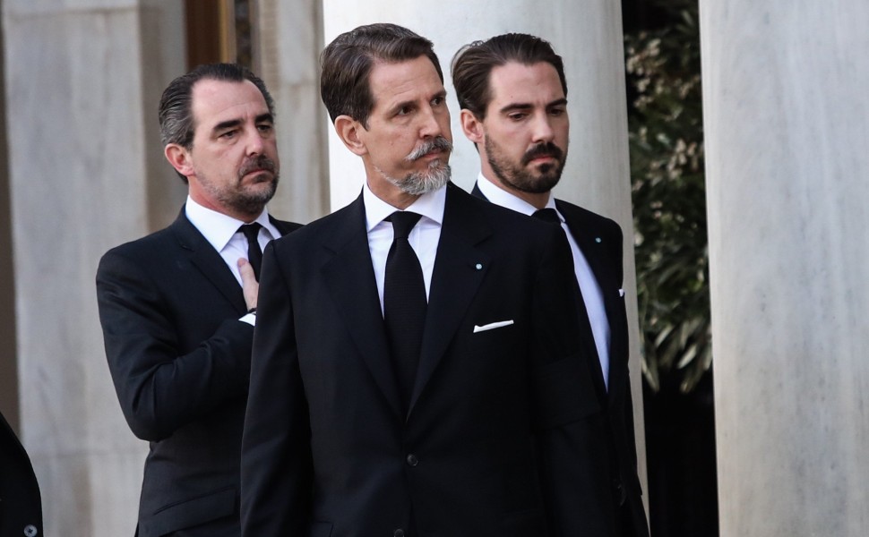 Αίτημα για την ακύρωση του επιθέτου Ντε Γκρες και την απονομή ιθαγένειας στα μέλη της πρώην βασιλικής οικογένειας