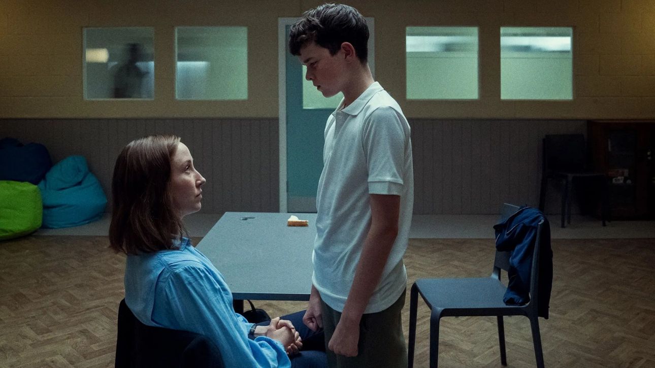 Πώς η τηλεοπτική σειρά Adolescence πυροδοτεί πολιτικές εξελίξεις στη Βρετανία