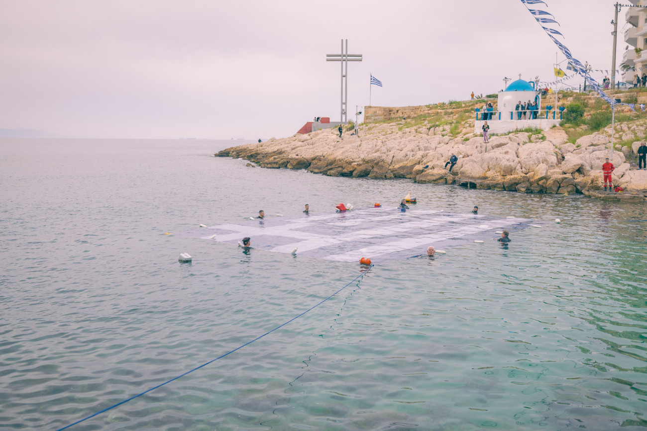 Η Ελληνική σημαία δεσπόζει στη θάλασσα του Πειραιά για την Εθνική Επέτειο της 25ης Μαρτίου