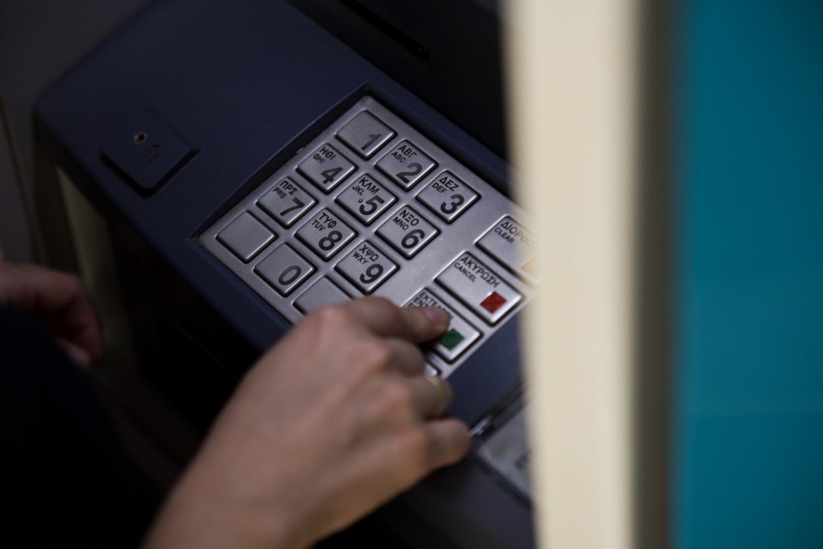 Αχαΐα: Άγνωστοι επιχείρησαν να κλέψουν ΑΤΜ, αλλά το εγκατέλειψαν κατά την απόδραση