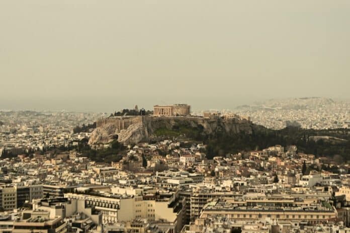 Καιρός: Φεύγει η σκόνη, έρχονται βροχές – Οι θερμοκρασίες φτάνουν τους 26 βαθμούς