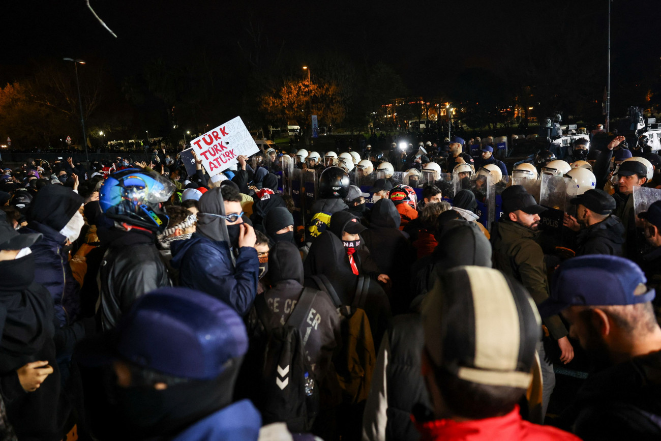 Τουρκία: Οκτώ δημοσιογράφοι παραμένουν φυλακισμένοι μετά την κάλυψη αντικυβερνητικών διαδηλώσεων