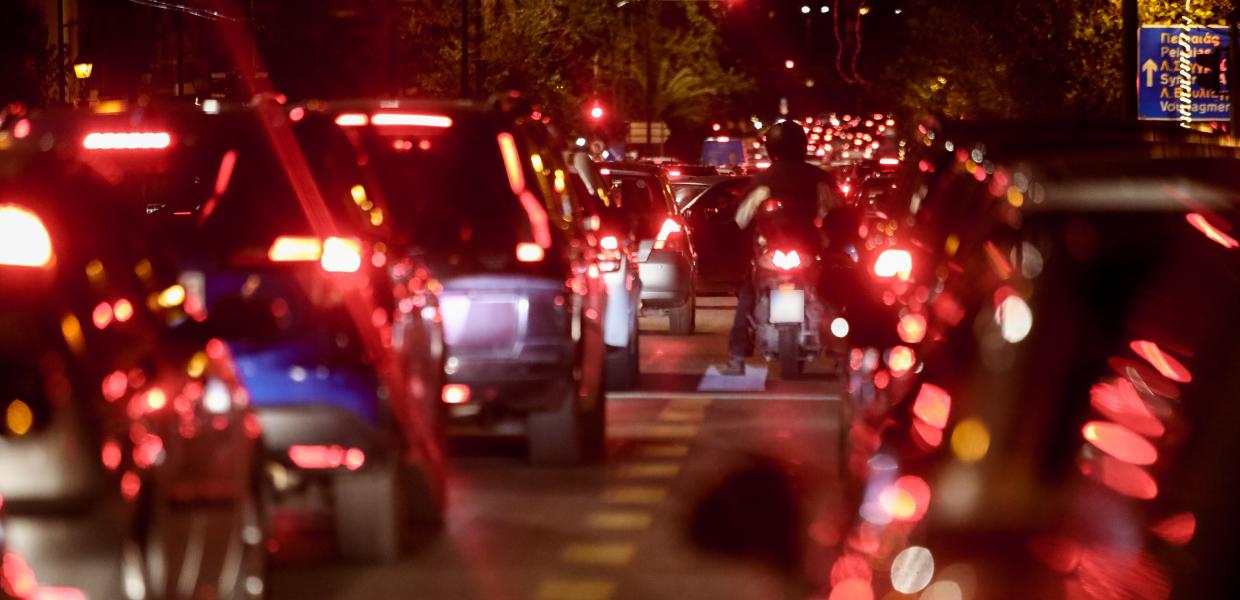 Τροχαίο ατύχημα με τρία οχήματα στη λεωφόρο Βουλιαγμένης