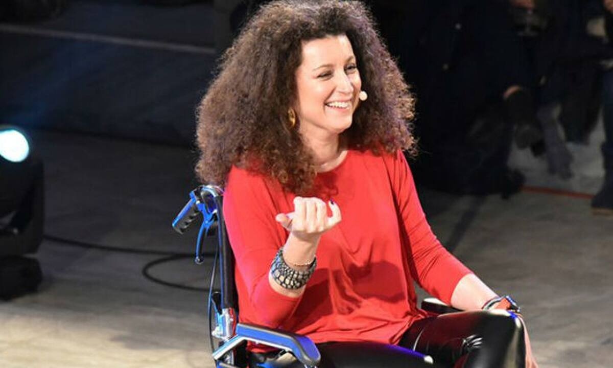 Κατερίνα Βρανά: Οι άνθρωποι με αναπηρία είναι αόρατοι λόγω έλλειψης υποδομών