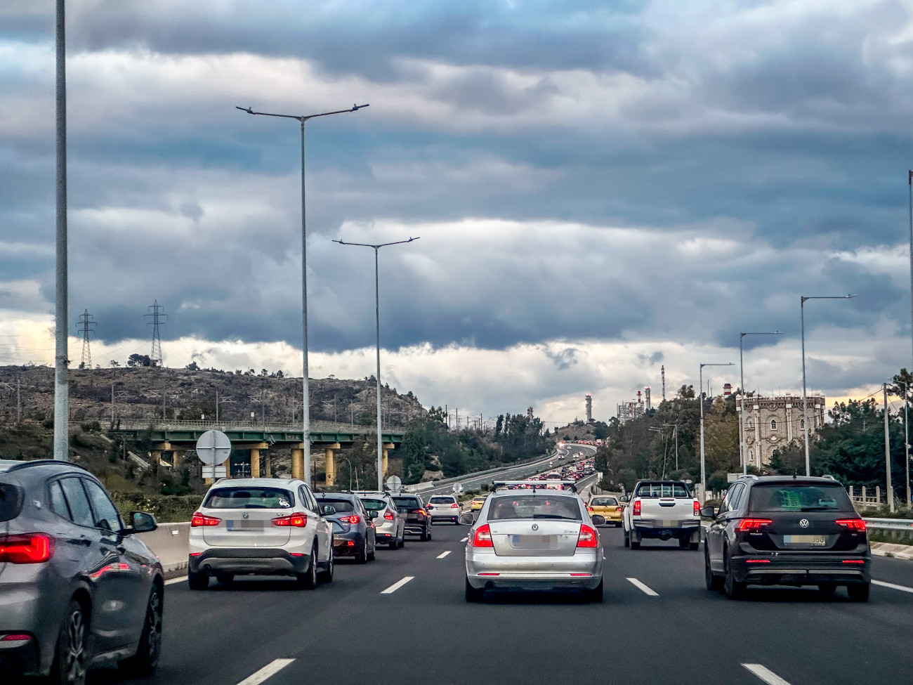 Ελλάδα: Στις χώρες με τους πιο απερίσκεπτους οδηγούς – Οδήγηση χωρίς ζώνη και με το κινητό στο χέρι