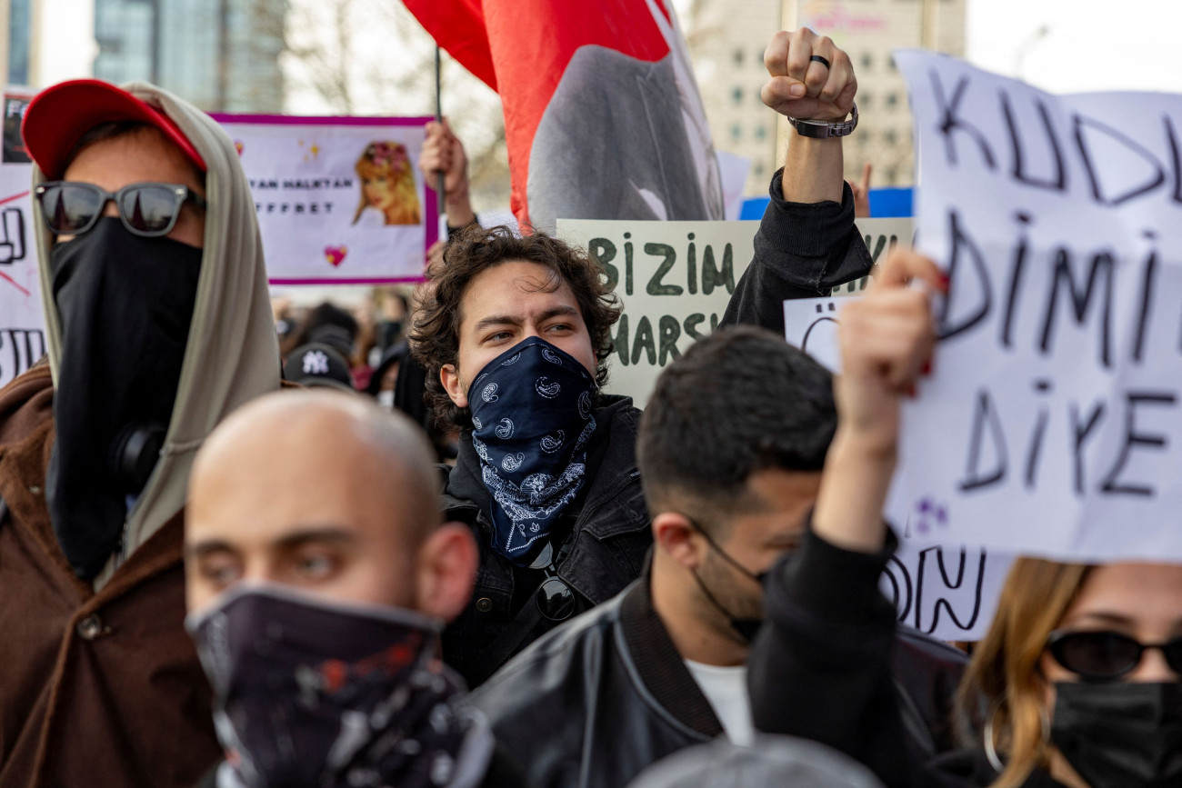 Τουρκία: Απελευθερώθηκαν τρεις δημοσιογράφοι που είχαν συλληφθεί κατά την κάλυψη διαδηλώσεων