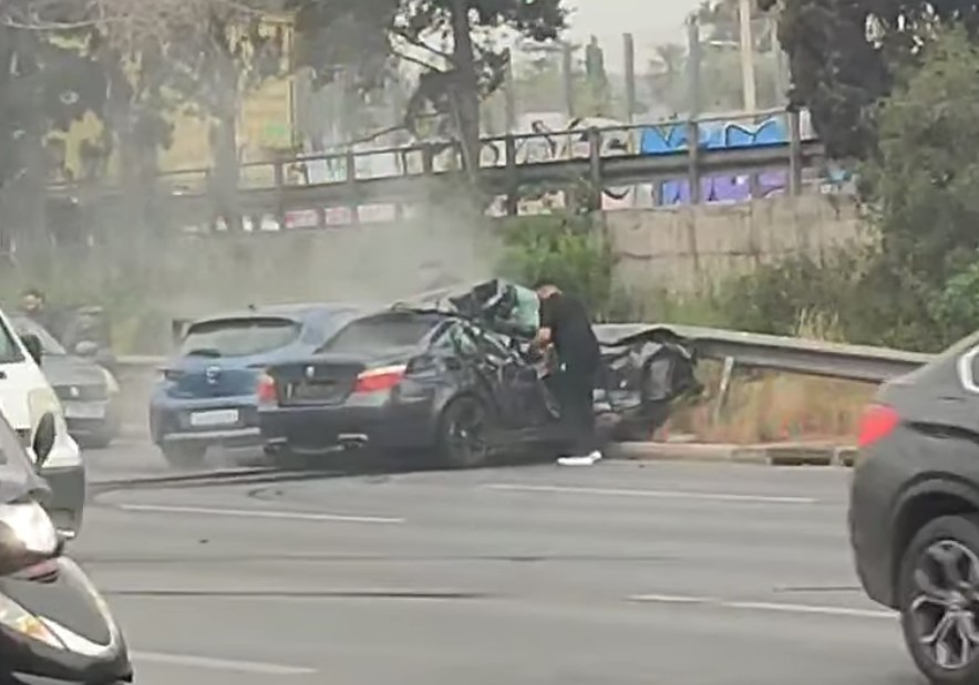 Τροχαίο στον Κηφισό: Σύγκρουση φορτηγού με τρία Ι.Χ. και απεγκλωβισμός οδηγού