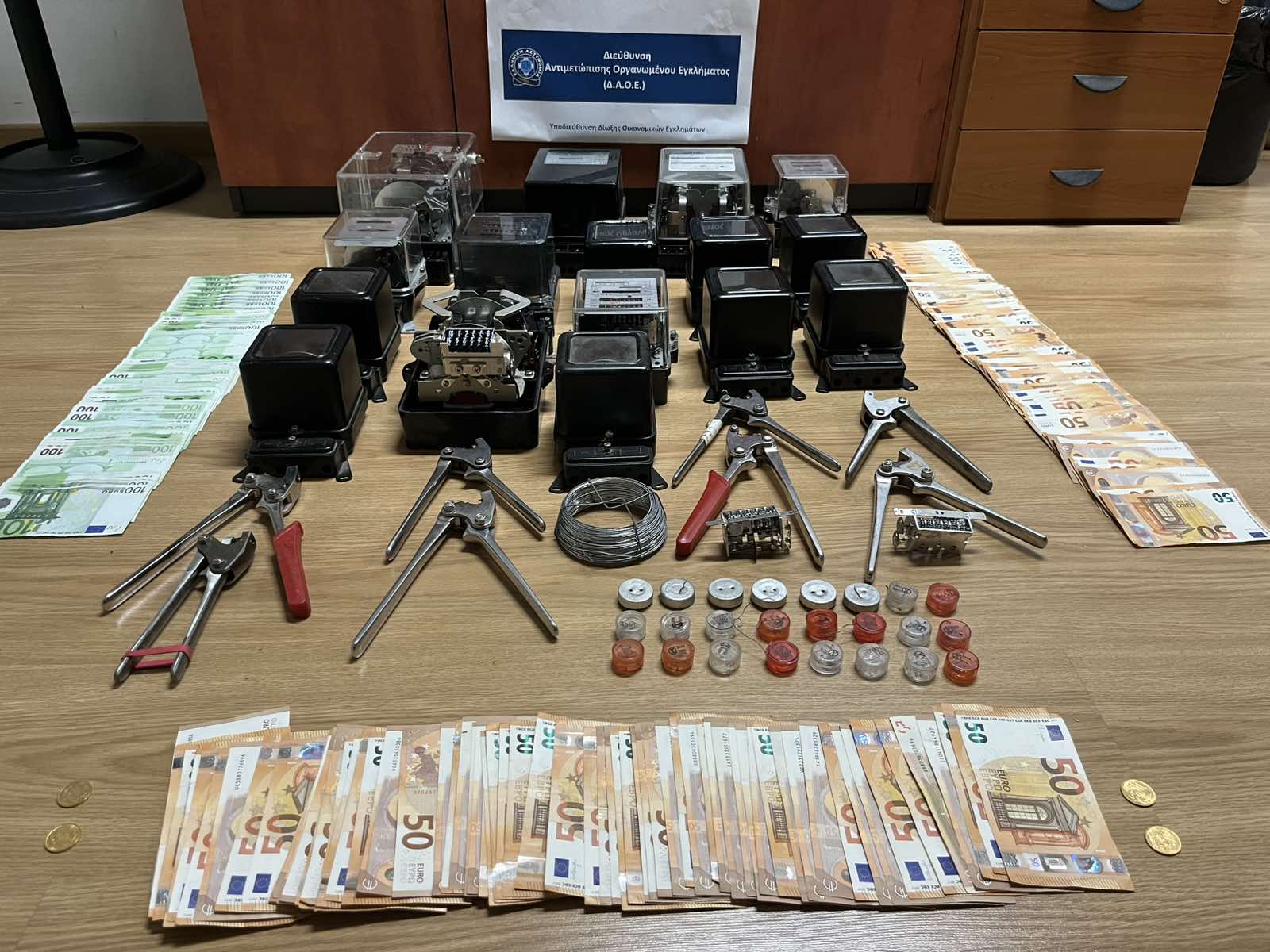 Σύλληψη ηλεκτρολόγων για παρέμβαση στους μετρητές ηλεκτρικής ενέργειας