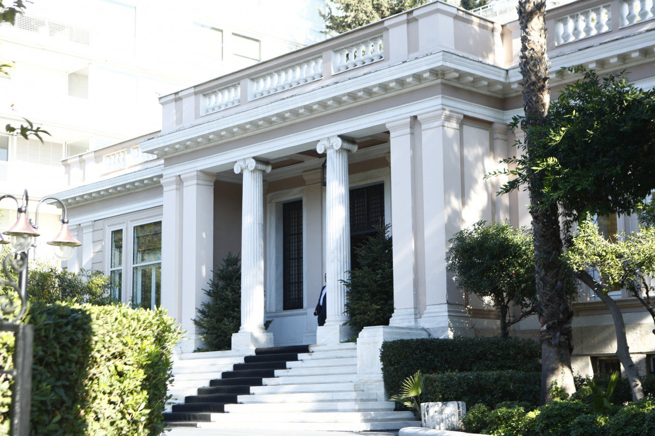 Ισορροπίες με στόχο τις συντηρητικές βάσεις