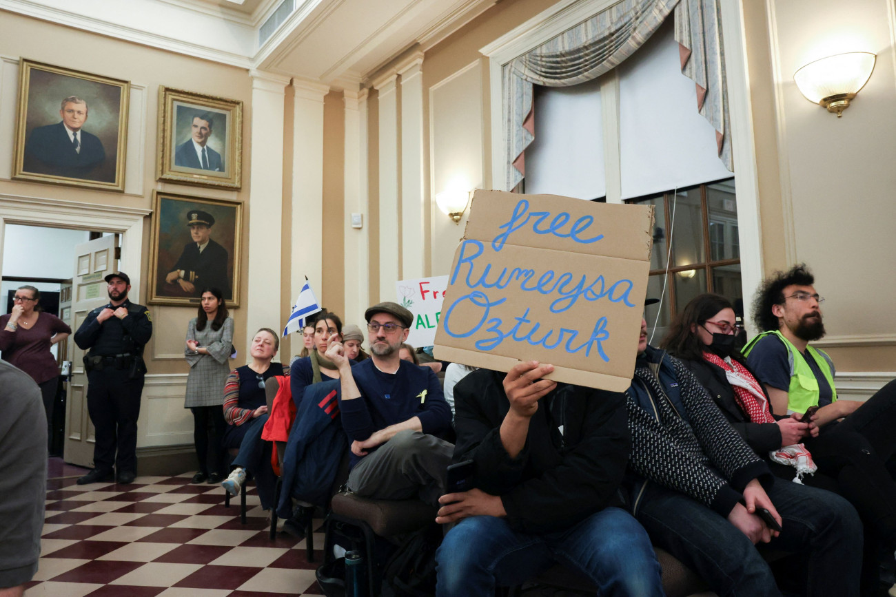 ΗΠΑ: Δικαστής αναστέλλει την απέλαση Τουρκάλας φοιτήτριας που αντέτεινε την πολιτική της κυβέρνησης