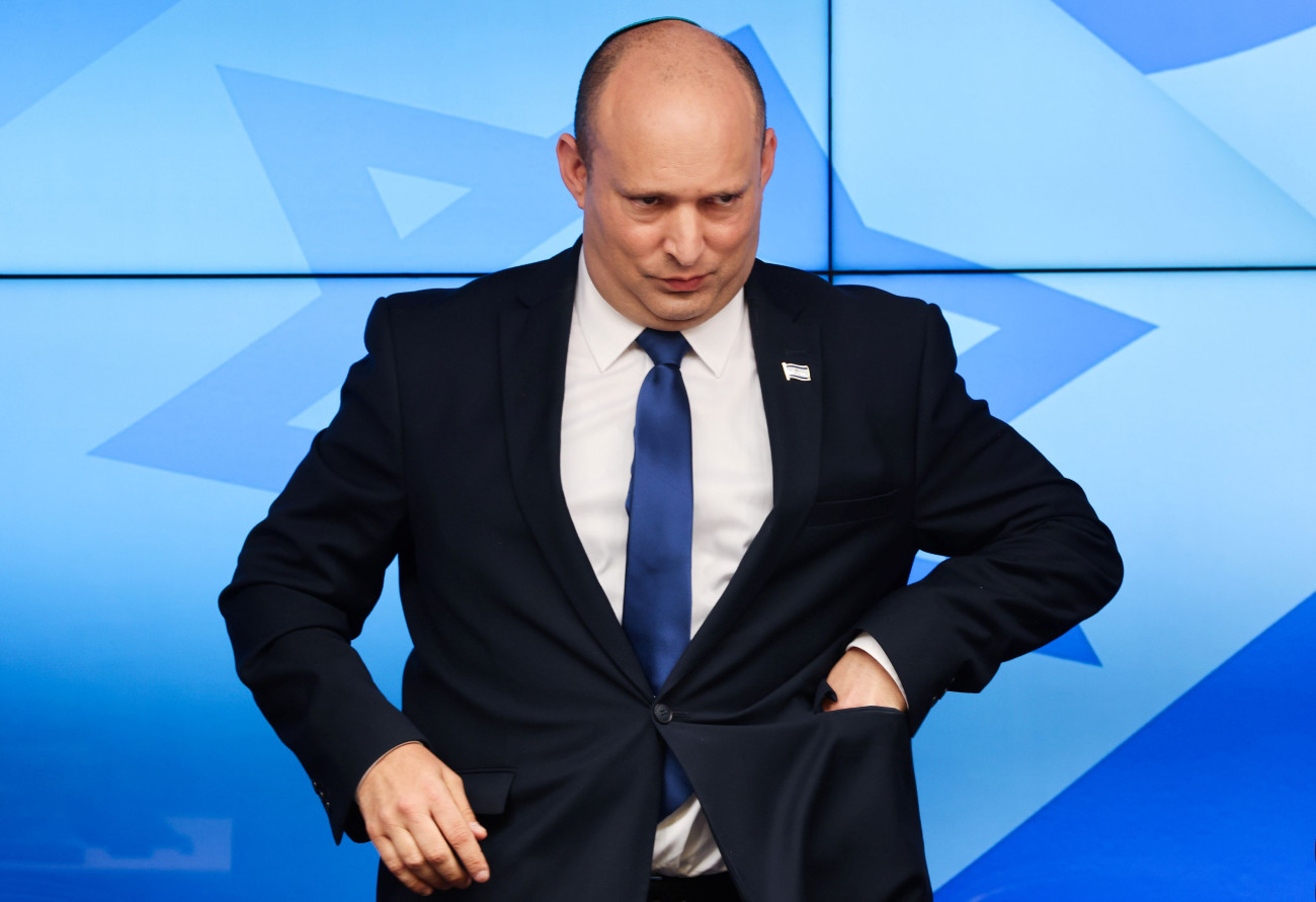 Ισραήλ: Ο πρώην πρωθυπουργός Μπένετ ζητά αντίποινα κατά του Ιράν μετά την εκτόξευση πυραύλου από τους Χούθι