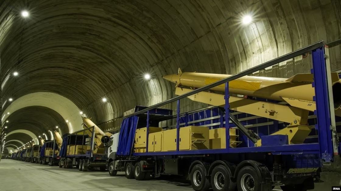 Ιράν: Ετοιμάζει πυραύλους και παρακολουθεί τις κινήσεις των ΗΠΑ