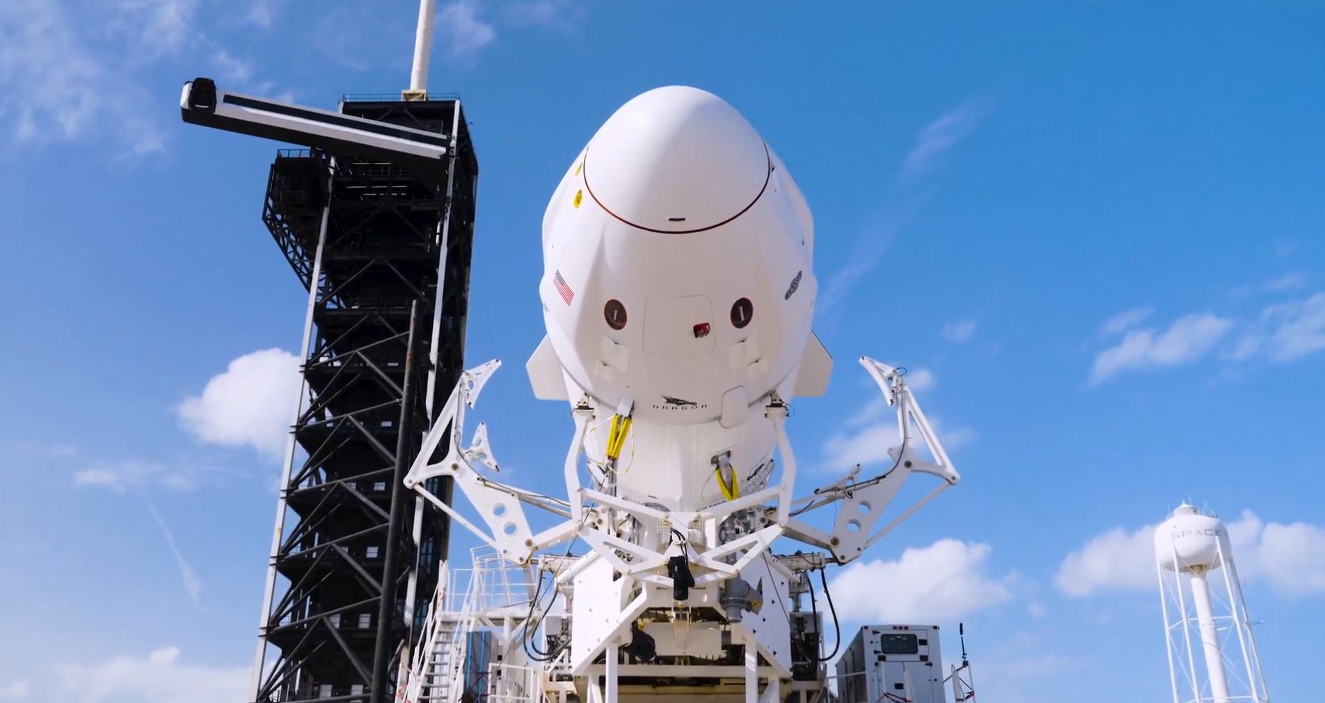 Δισεκατομμυριούχος αναχωρεί με σκάφος της SpaceX για την ιστορική αποστολή πάνω από τους πόλους